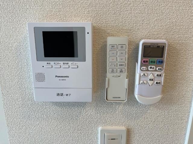 物件内観写真3　(カメラ付インターホン)