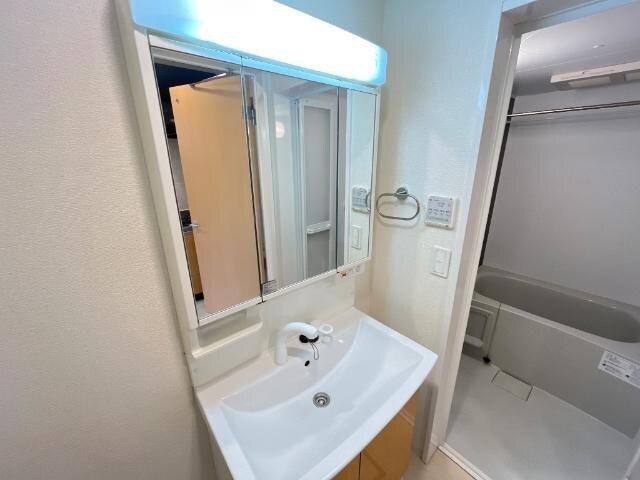 物件内観写真7　(洗面)