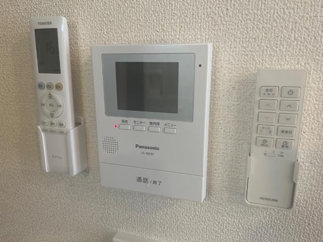 物件内観写真3　(カメラ付インターホン)