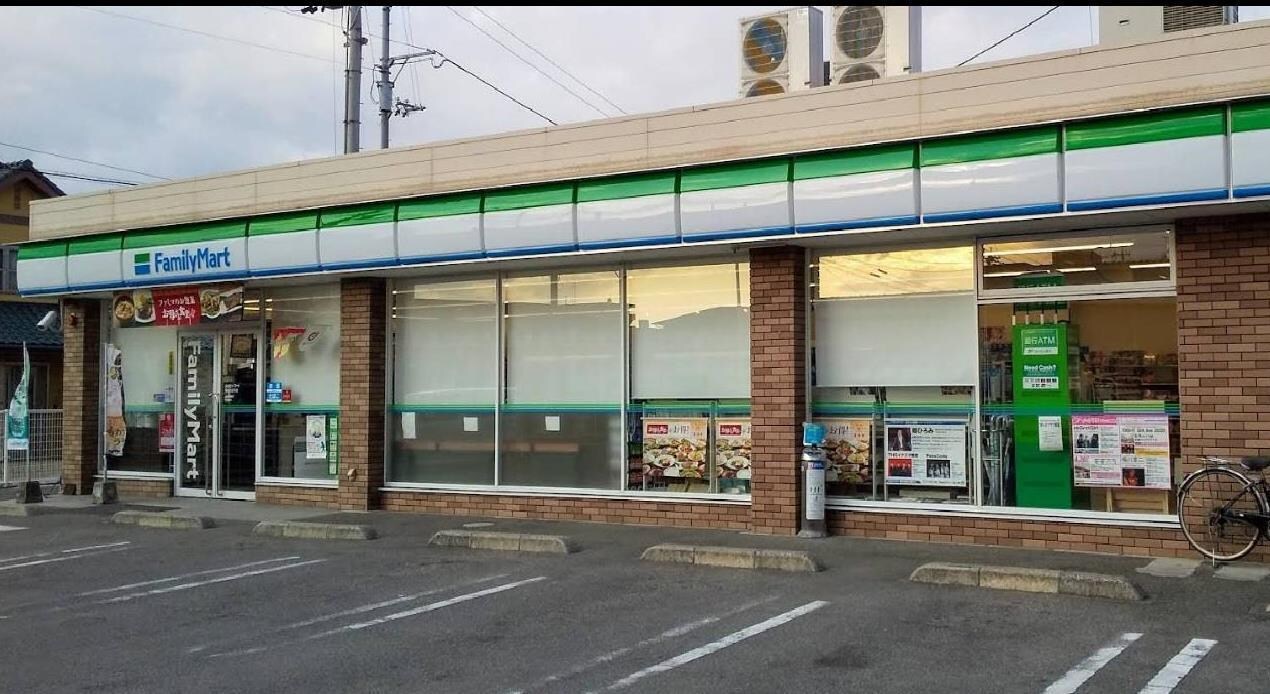 ファミリーマート新居浜市役所前店
