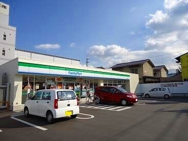 物件外観写真3　(ファミリーマート松浜町店まで240m)