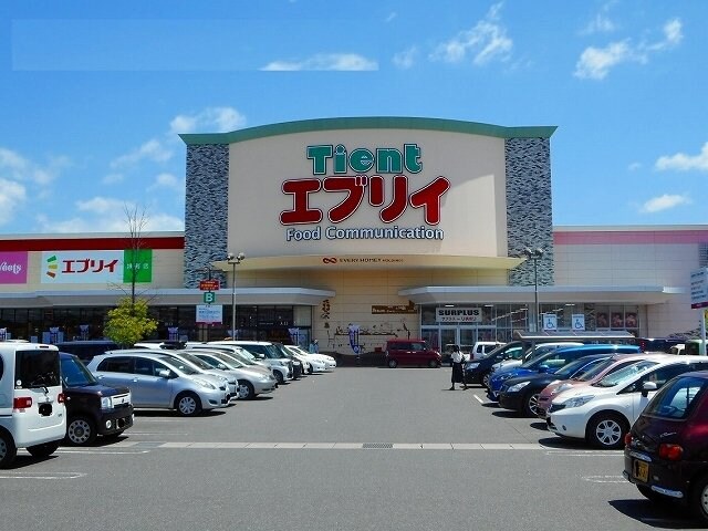 物件外観写真4　(エブリィ緑町店まで700m)