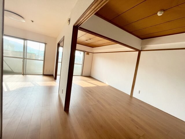 物件内観写真6　(シャワールーム)