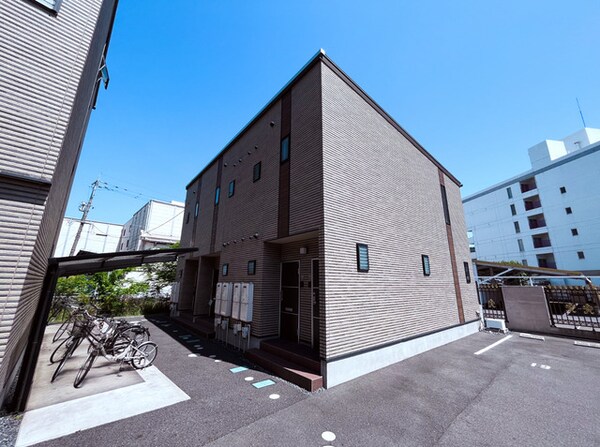 エントランス(清潔なエントランスです)