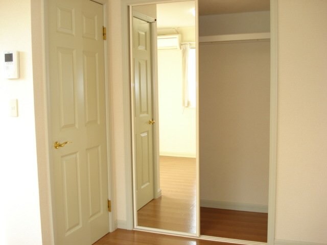 物件内観写真5　(クローゼット)