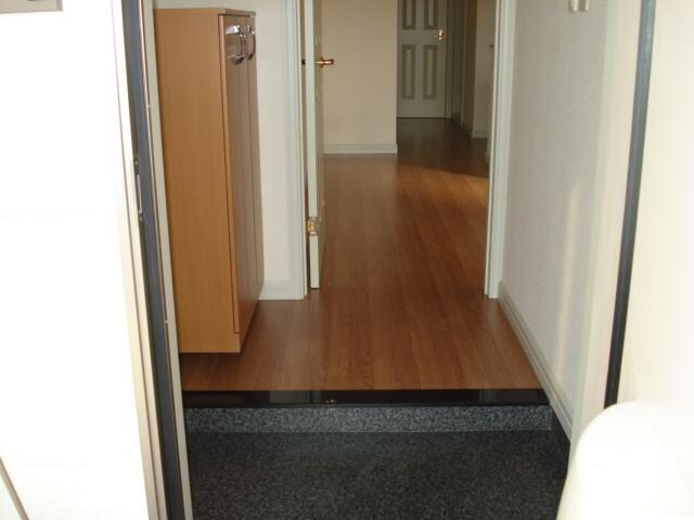 物件内観写真16　(玄関)
