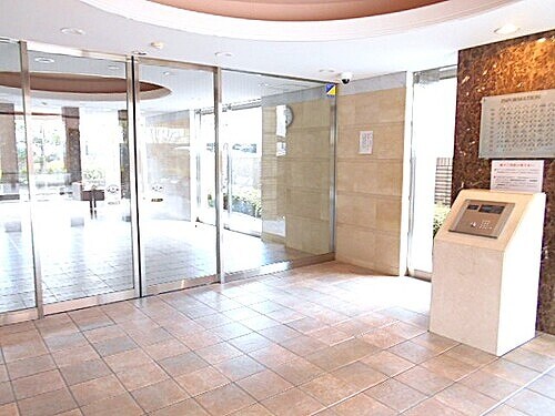 物件内観写真4　(オートロック　※2022年2月撮影)