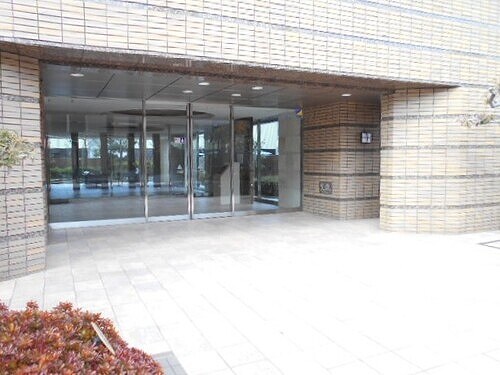 物件外観写真3　(ポーチ　※2022年2月撮影)