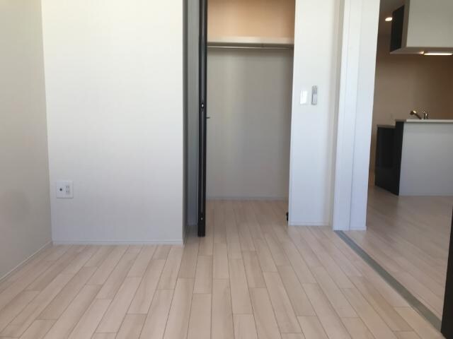 物件内観写真27　(南側洋室)