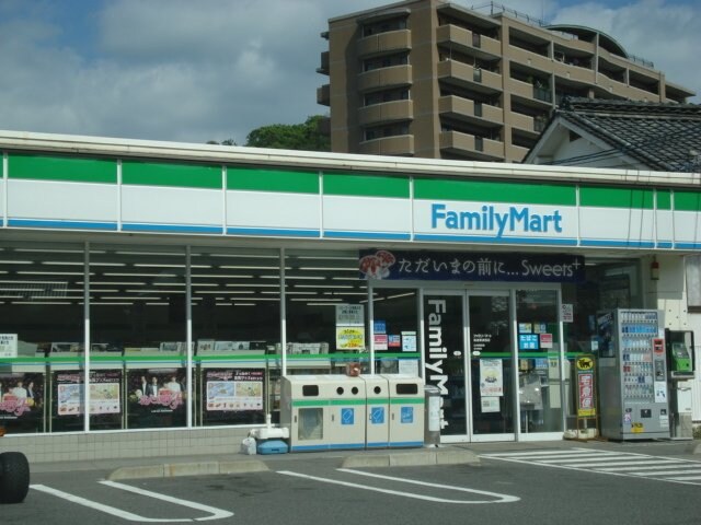 物件外観写真5　(ファミリーマート福山今津町店（コンビニ）まで1,550ｍ)