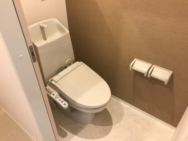 物件内観写真16　(シャワー付トイレ)