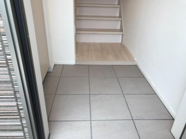 物件内観写真18　(玄関)