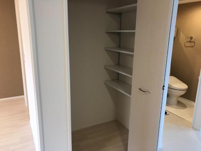 物件内観写真21　(リビング収納)