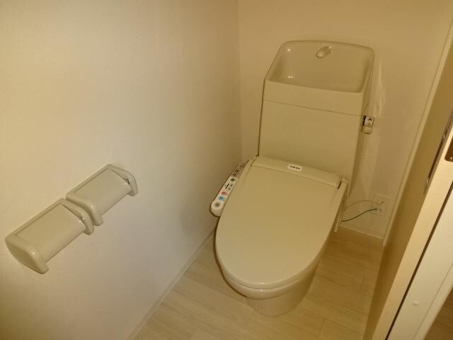 物件内観写真16　(シャワー付トイレ)