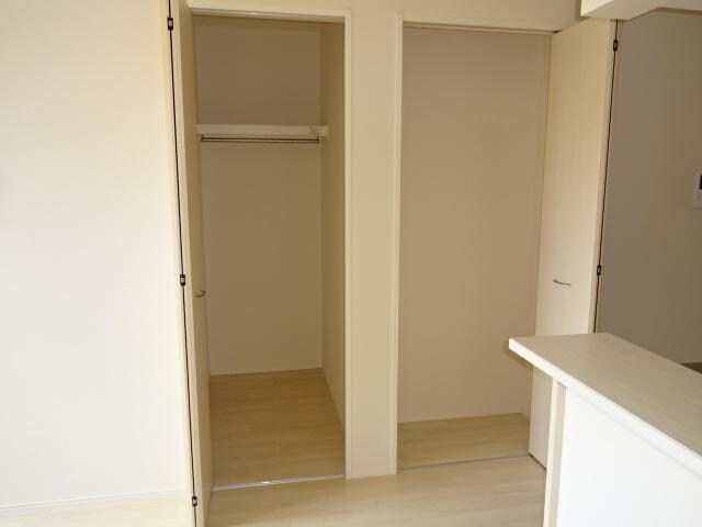 物件内観写真20　(リビング収納)