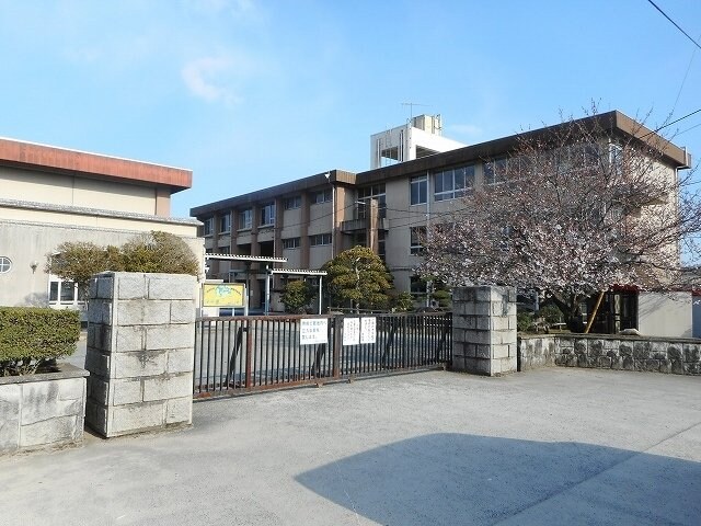 物件外観写真4　(御野小学校まで850m)