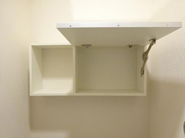 物件内観写真26　(トイレ収納)