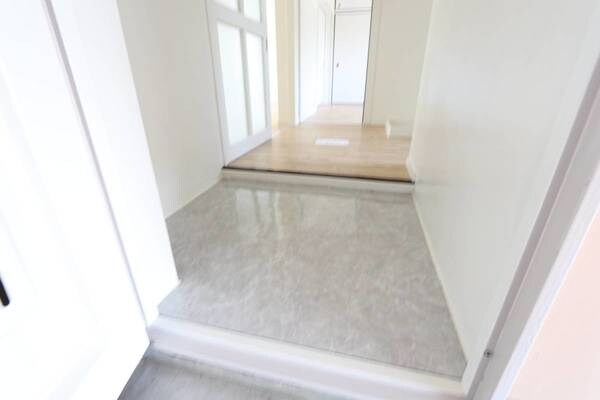 玄関(ビレッジハウスの同一物件・同一タイプの間取りの写真です)