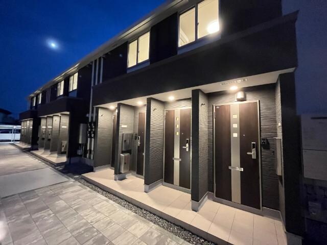 物件外観写真2　(同型タイプ)