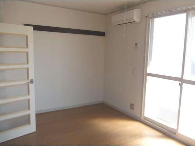 物件内観写真4　(洋室)