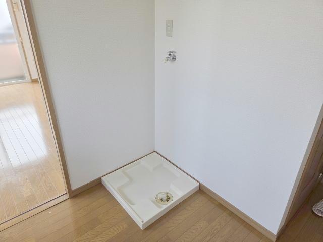 物件内観写真18　(洗濯機置き場)