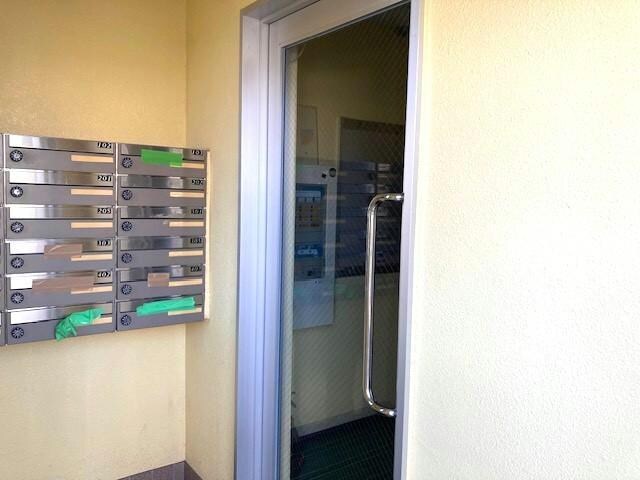 物件内観写真15　(エントランス)