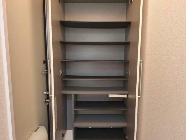 物件内観写真3　(シューズボックス)