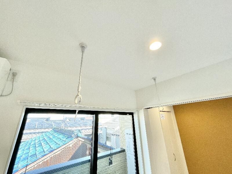 物件内観写真14　(室内物干しです)