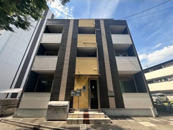 物件外観写真2　(毎日通るエントランスはこのようになっています)