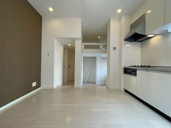 物件内観写真4　(こちらのリビングで趣味の時間をお楽しみください)