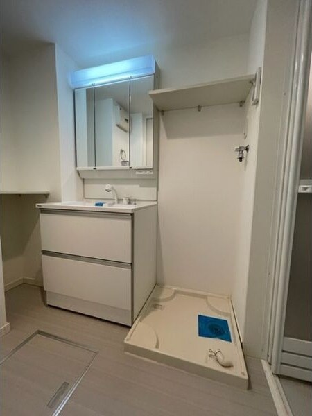 物件内観写真7　(ゆったりとスペースのある洗面所)