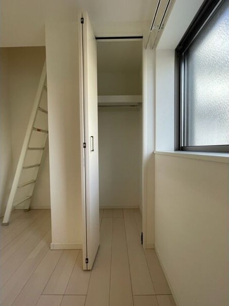 物件内観写真10　(便利な収納スペースです)