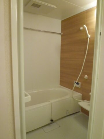 物件内観写真4　(日々の疲れを癒すお風呂付です)