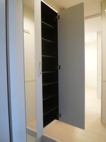 物件内観写真9　(こまごまとしたものを収納できそうですね)