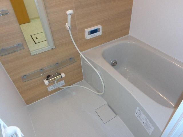 物件内観写真6　(日々の疲れを癒すお風呂付です)