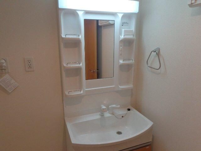 物件内観写真7　(独立洗面台です)