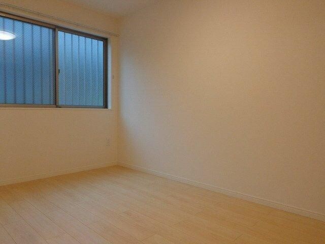 物件内観写真10　(使い勝手のいい寝室です)