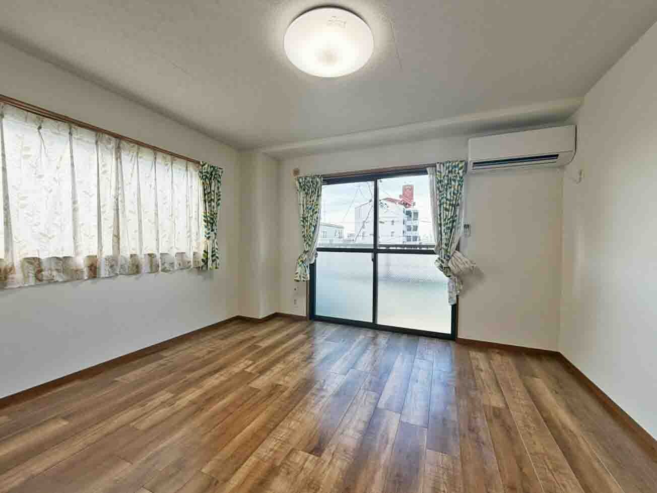 物件内観写真6　(使いやすいリビングです)