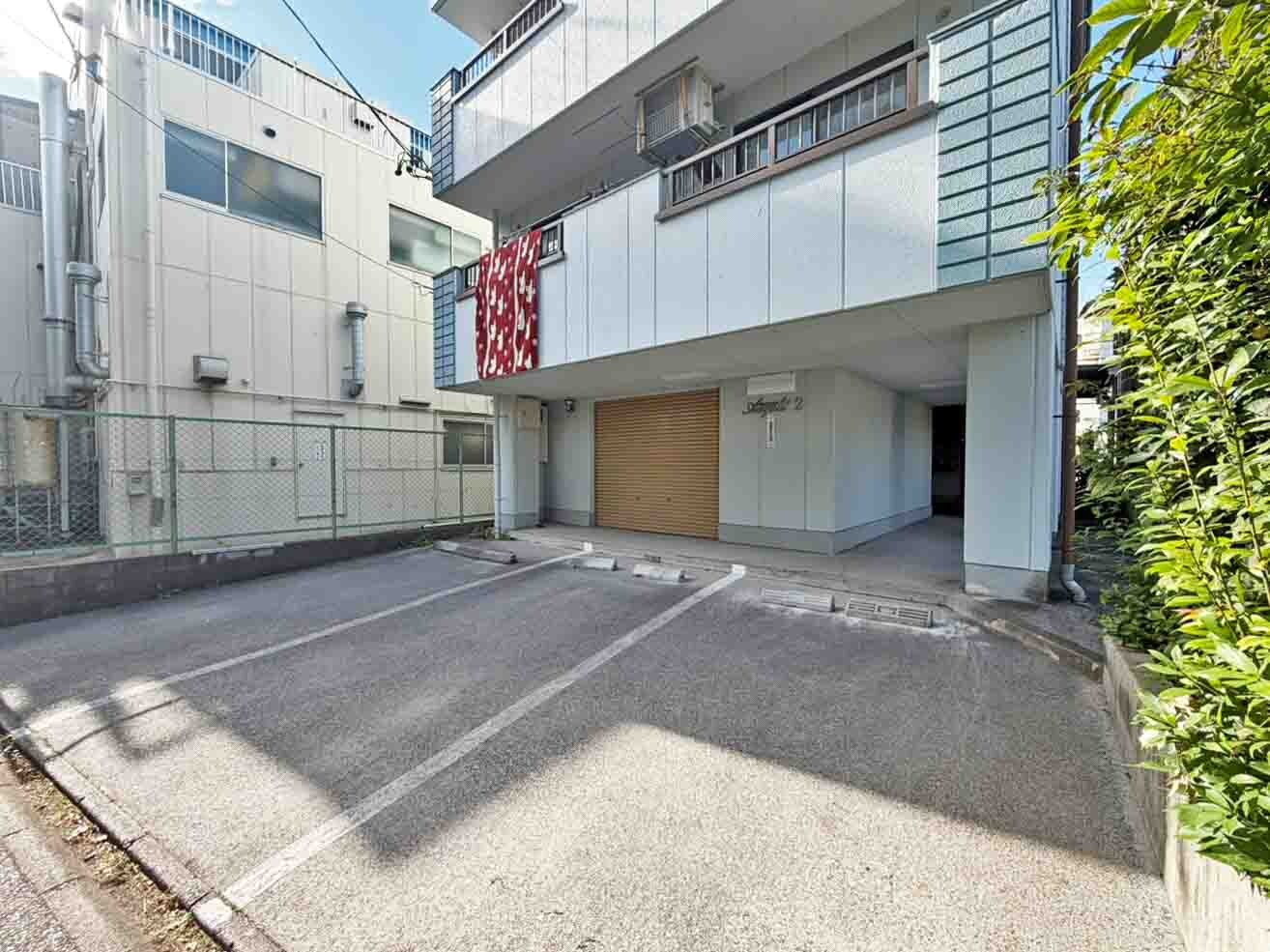 物件外観写真5　(駐車場完備です)