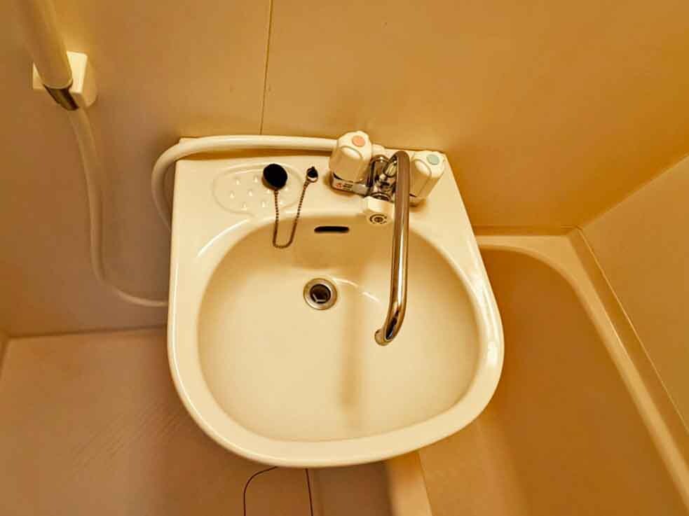 物件内観写真10　(明るい洗面所です)