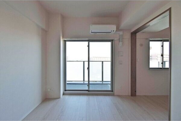 物件内観写真4　(リビングです)