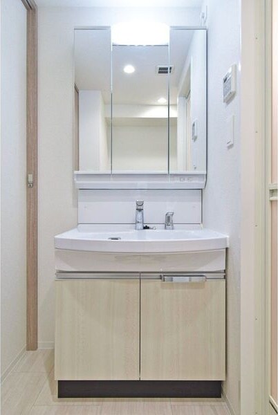 物件内観写真7　(コンパクトで使いやすい洗面所)