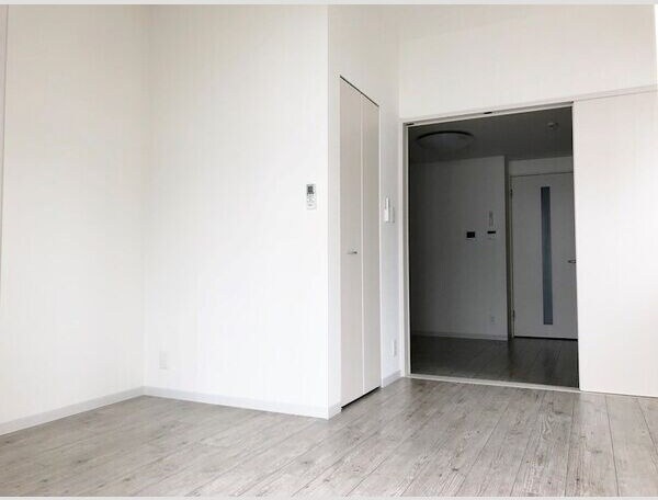 物件内観写真7　(こちらの居間で趣味の時間をお楽しみください)