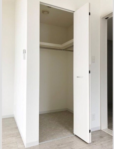 物件内観写真8　(ちょっとした収納スペースも充実しています)