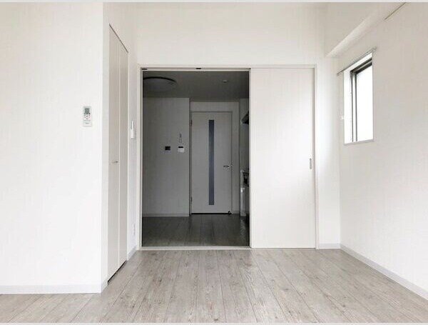 物件内観写真13　(おしゃれな居間です)