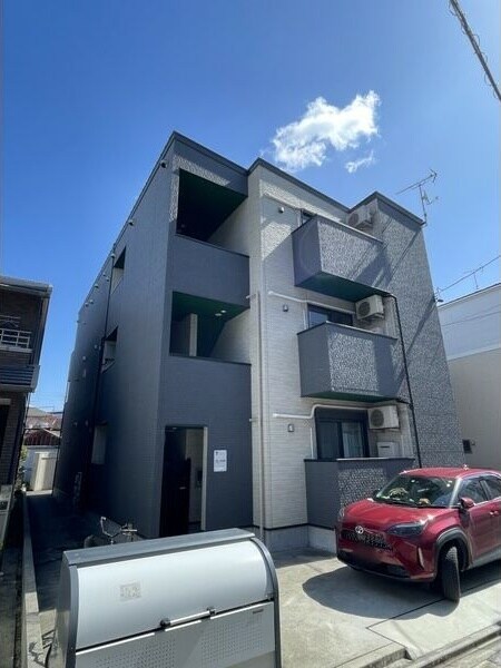 物件外観写真1　(落ち着いた雰囲気の外観です)