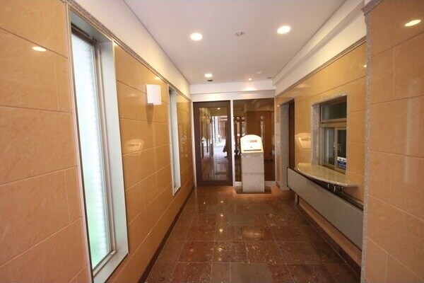 物件外観写真2　(建物の内部です)