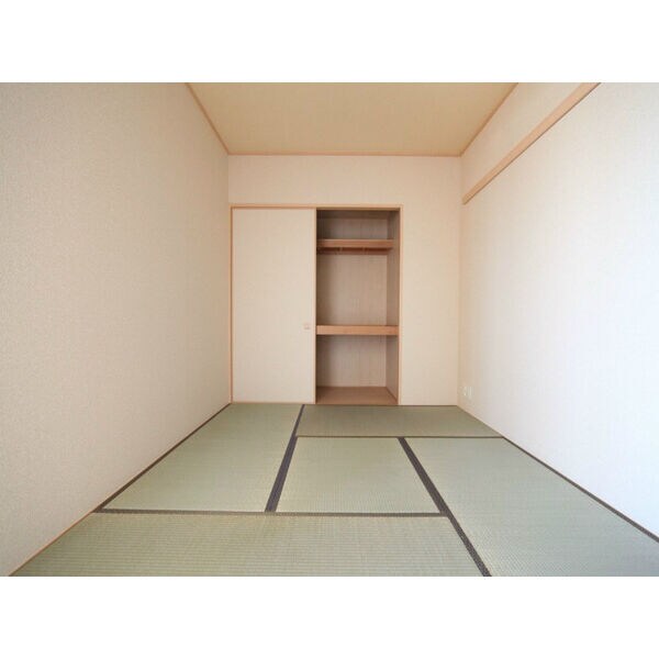 物件内観写真7　(バルコニーがあります)