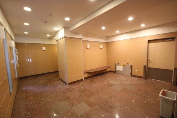 物件外観写真3　(ロビーです)