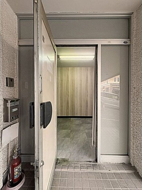 玄関(明るい玄関です)